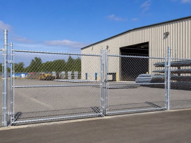 Commercial chain link fence perimeter